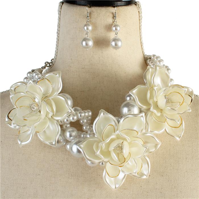 Beautiful White Rose Flower with Pearls Necklace Set