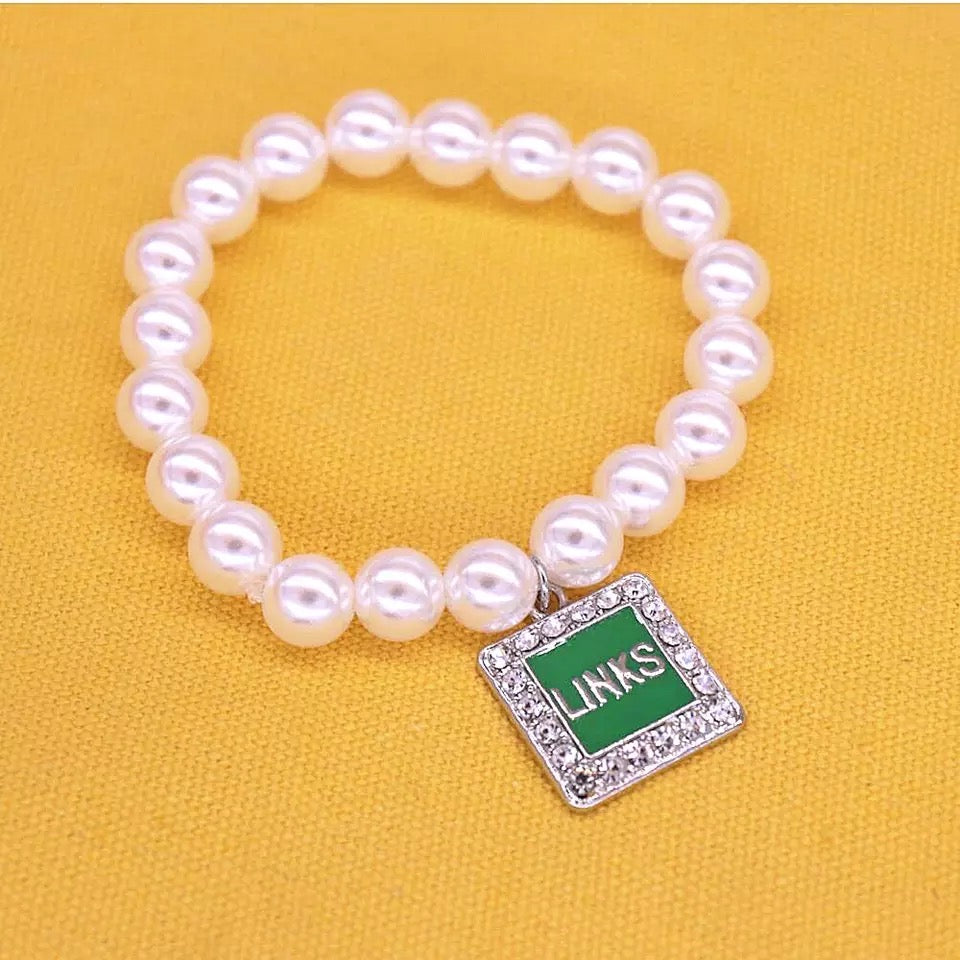 Beautiful Links Pearl Logo Bracelet