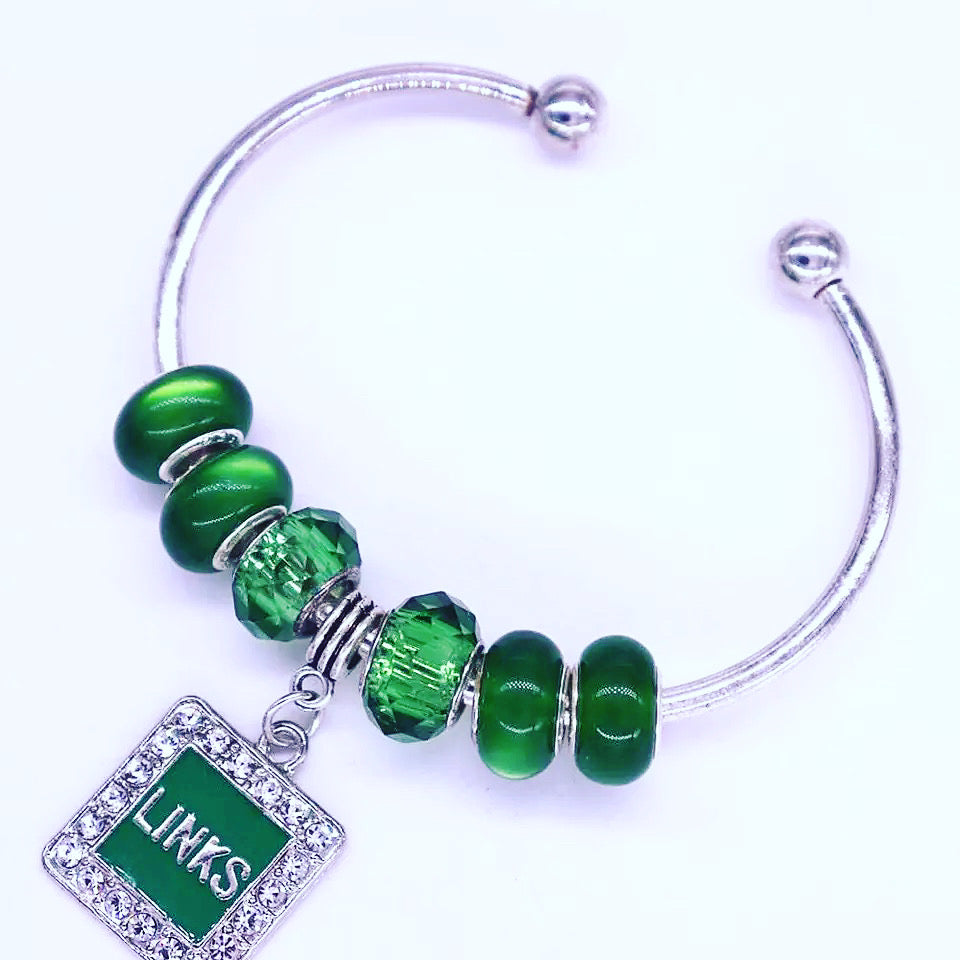 Beautiful Links Emerald Bracelet of Elegance